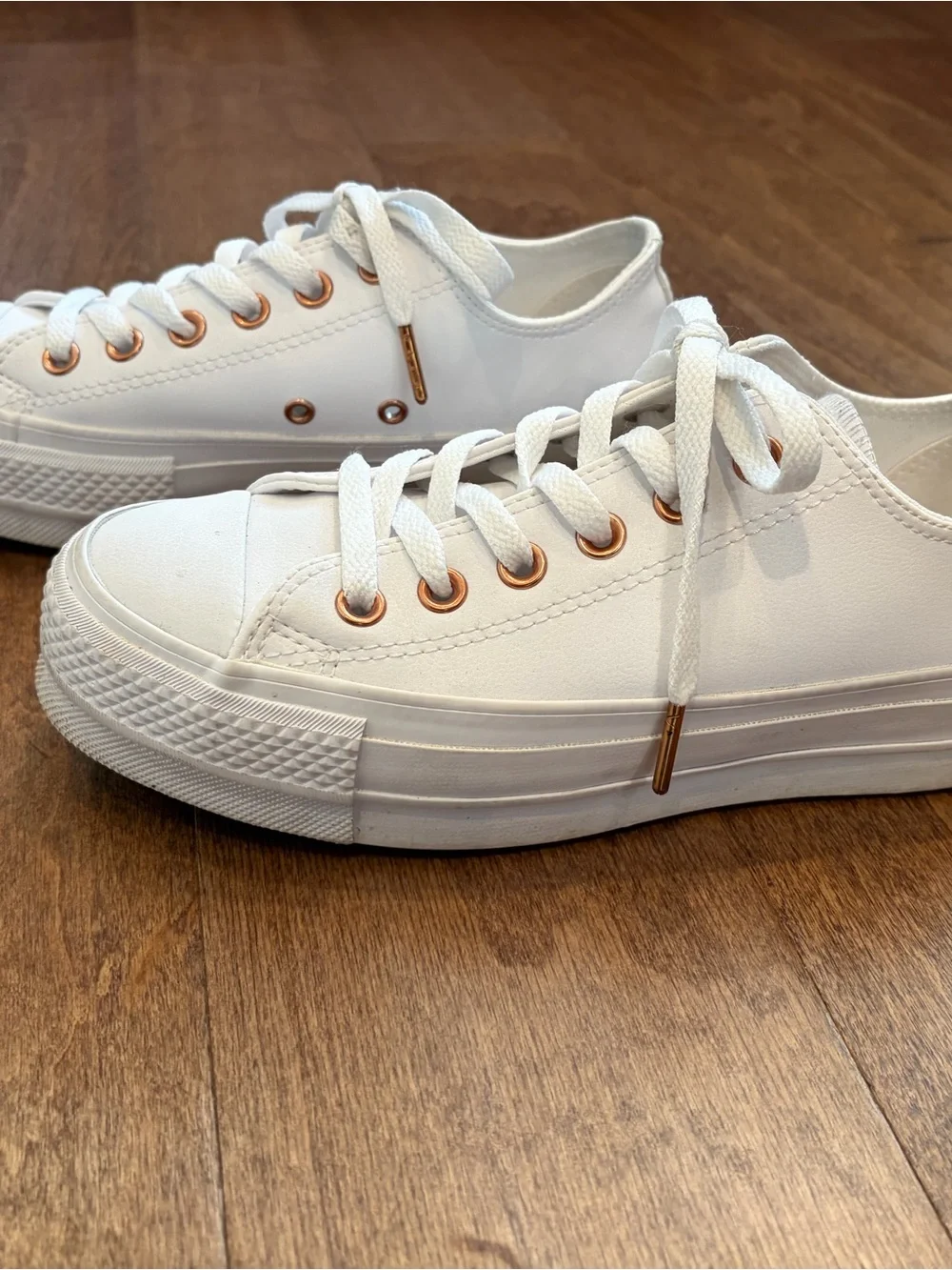 Converse White Low-Top Leather lift Sneakers with Rose Gold accents - Picture 4 of 7